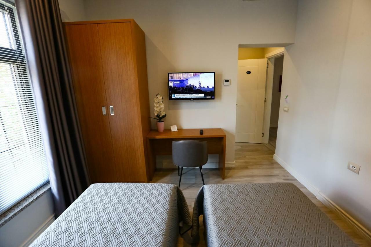 Home Hotel Tirana Eksteriør billede