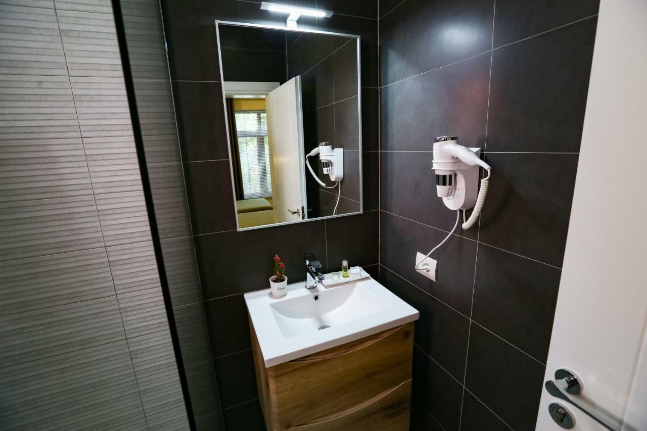 Home Hotel Tirana Eksteriør billede