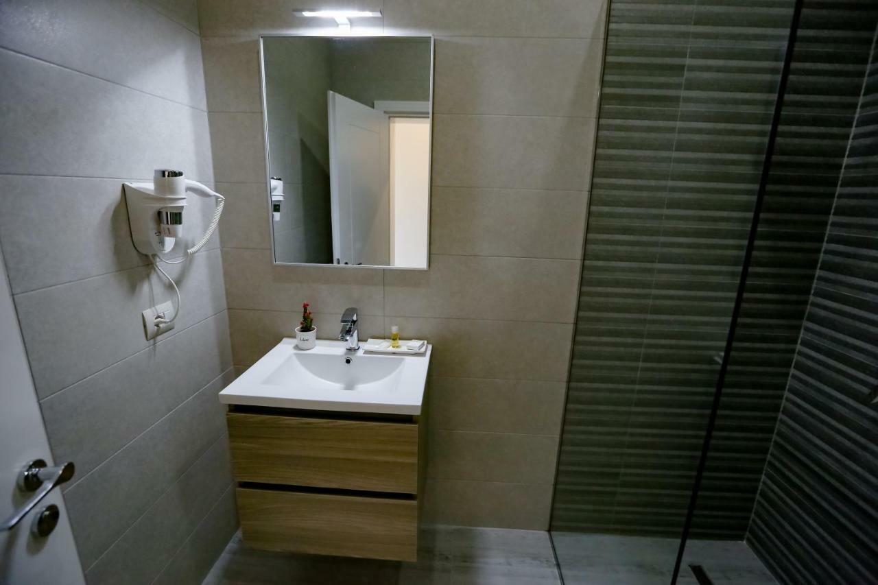 Home Hotel Tirana Eksteriør billede